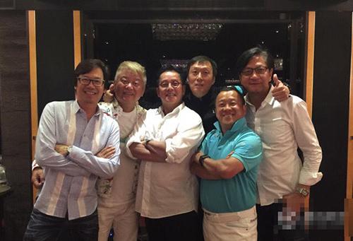 直击明星生日趴奢靡场面：大小S制服秀色诱老公