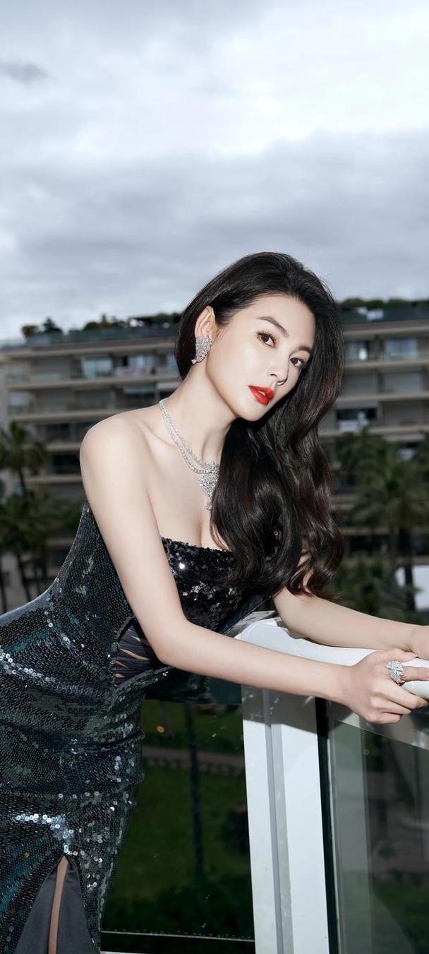 美腿娱乐圈真相：张雨绮人设崩塌被除名，迪丽热巴48小时素颜抗打