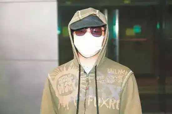 陈冠希艳照门事件详细过程_娱乐圈艳照门_艳照门事件对香港娱乐圈的影响