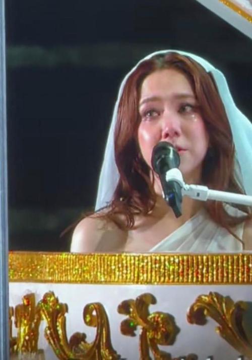 女明星哭图片_哭明星图片女生头像_明星哭图片大全伤心