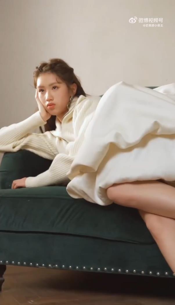 冯小刚进娱乐圈_冯小刚徐帆徐朵全家福_徐朵首次公开亮相