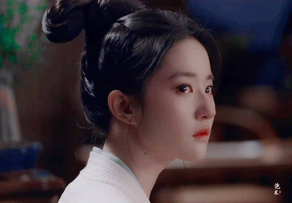 华语女明星内衣_刘亦菲LV内衣造型争议_刘亦菲辣妹穿搭被骂辣眼睛