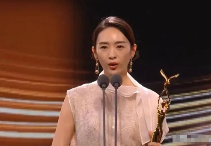 娱乐圈的颁奖_娱乐圈奖项质疑_童瑶白玉兰视后争议