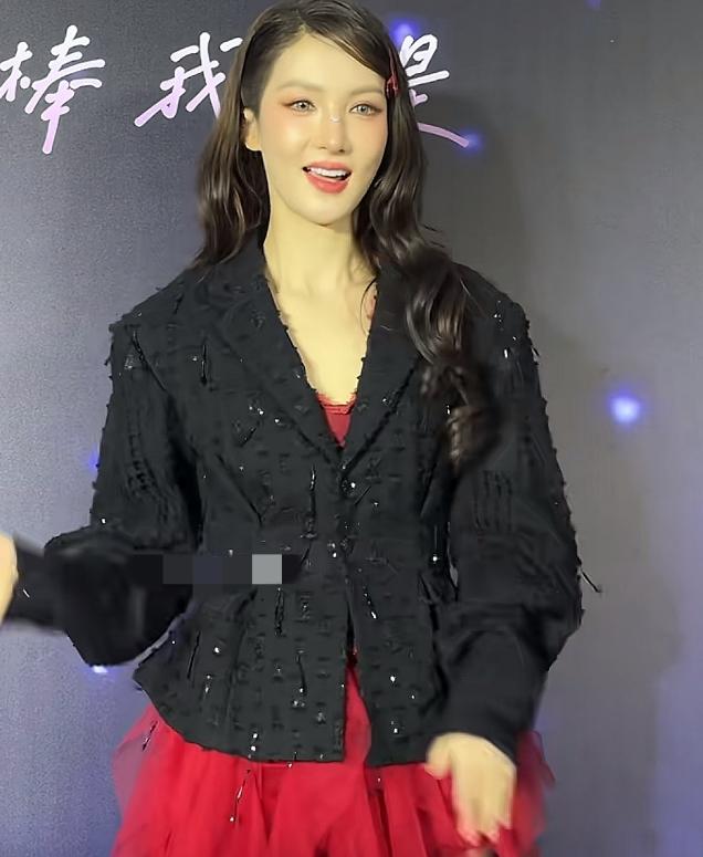 金晨最新妆容_红裙热舞造型_女明星 发型